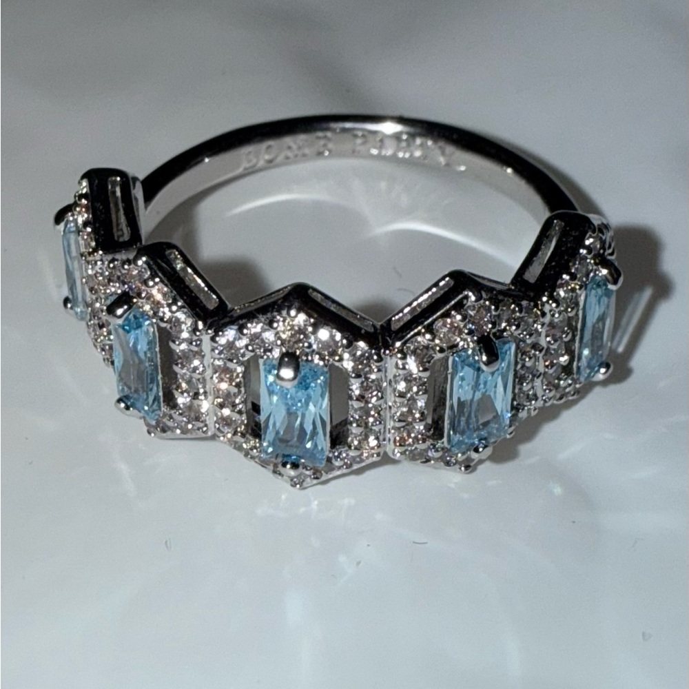 Elegant Silver and Blue Gemstone Ring